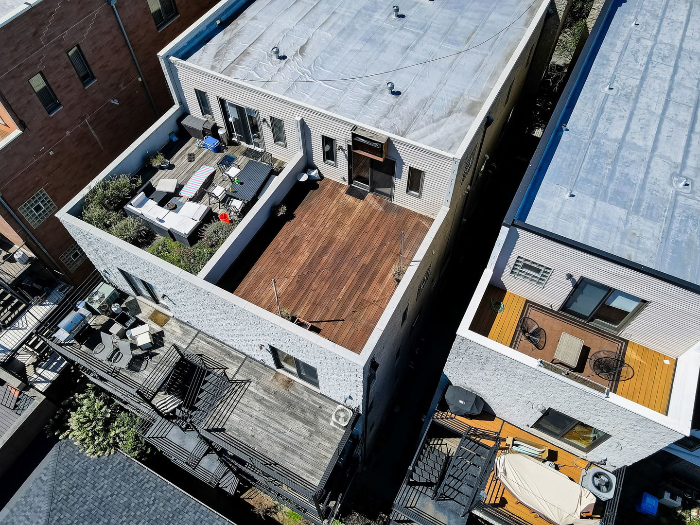 1367 North Mohawk Street, Unit 3N Chicago, IL 60610 - Photo 36 of 37 an aerial view of a house with balcony