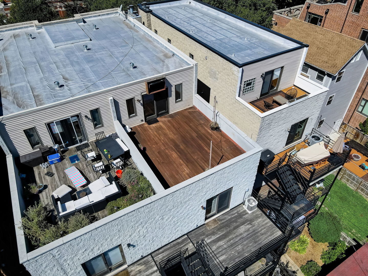 1367 North Mohawk Street, Unit 3N Chicago, IL 60610 - Photo 37 of 37 an aerial view of a house with balcony