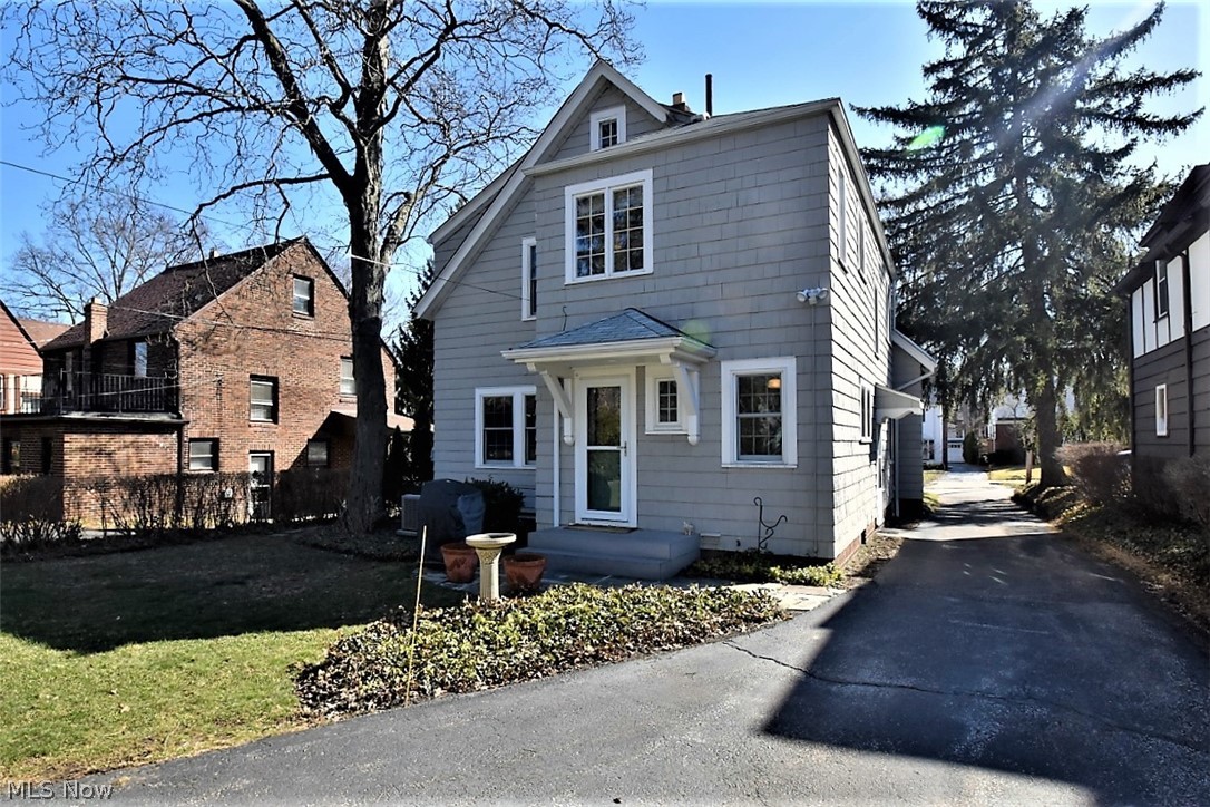 2592 Ashurst Road University Heights, OH 44118 - Photo 19 of 20