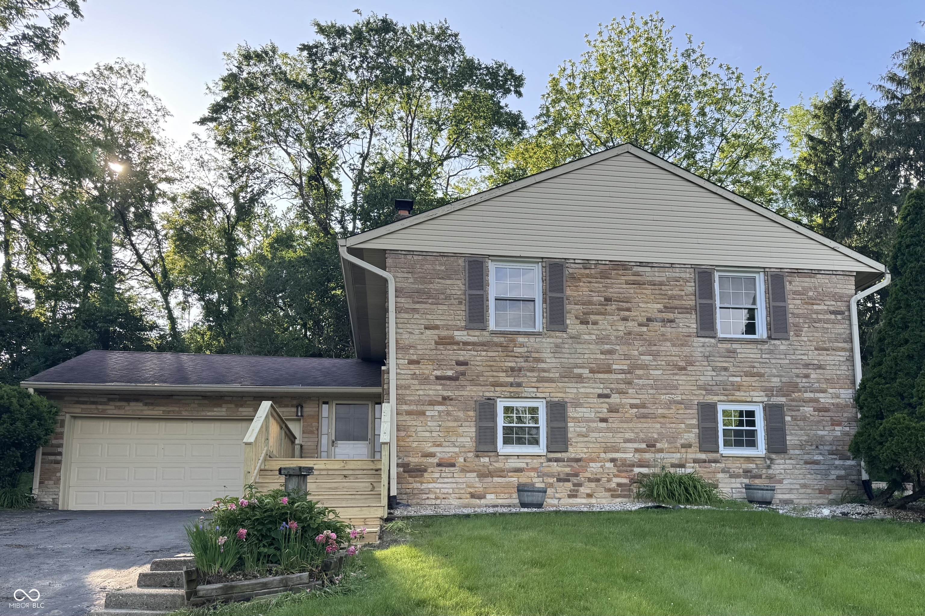 6824 Sargent Road Indianapolis, IN 46256 - Photo 2 of 42