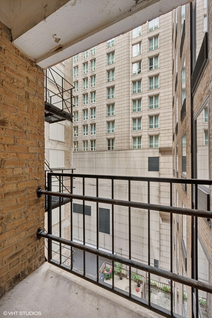 40 East Delaware Place, Unit 705 Chicago, IL 60611 - Photo 14 of 16