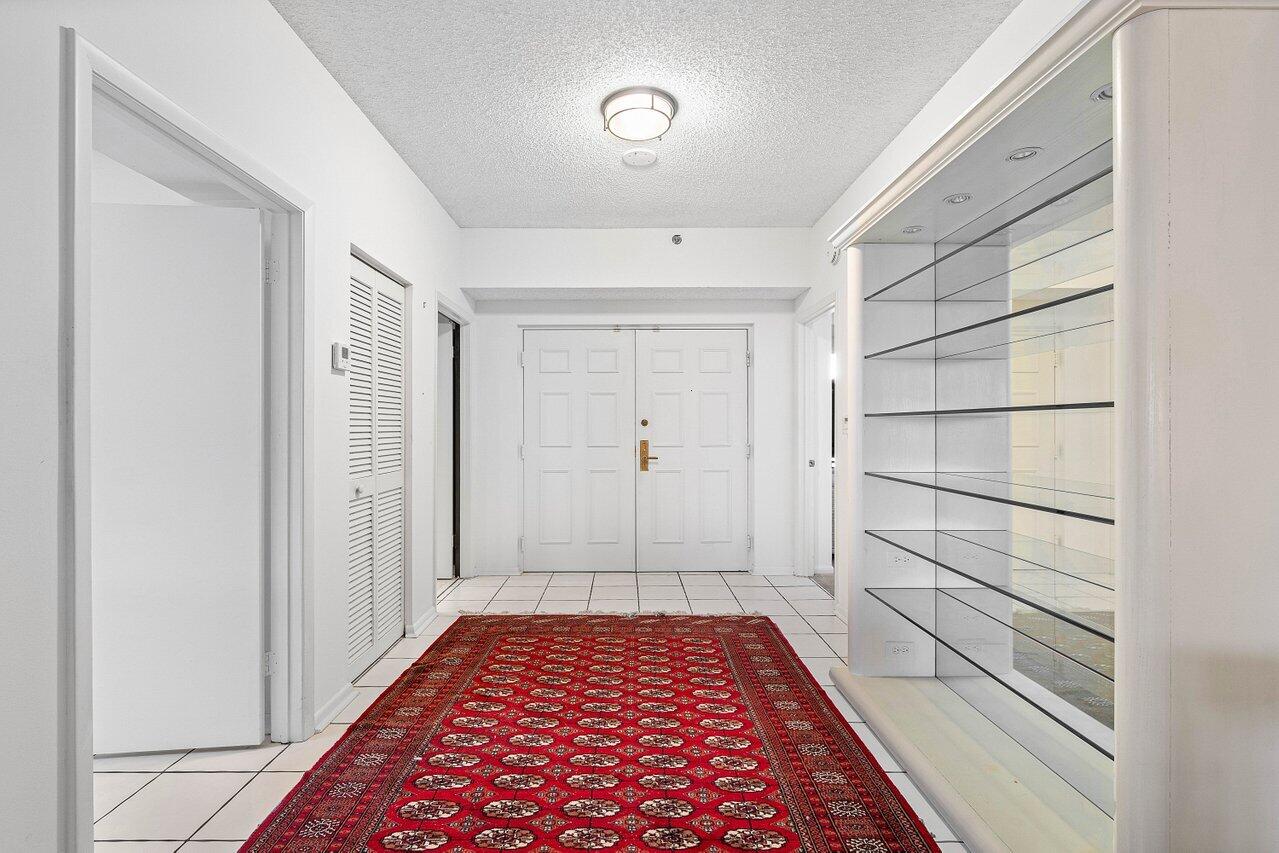 7235 Promenade Drive, Unit K401 Boca Raton, FL 33433 - Photo 4 of 39 Foyer