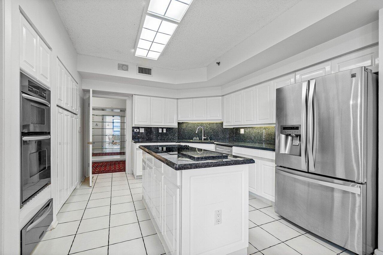 7235 Promenade Drive, Unit K401 Boca Raton, FL 33433 - Photo 5 of 39 Kitchen