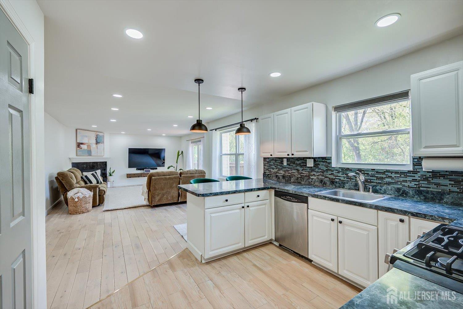 122 Dewolfe Street Edison, NJ 08817 - Photo 11 of 50