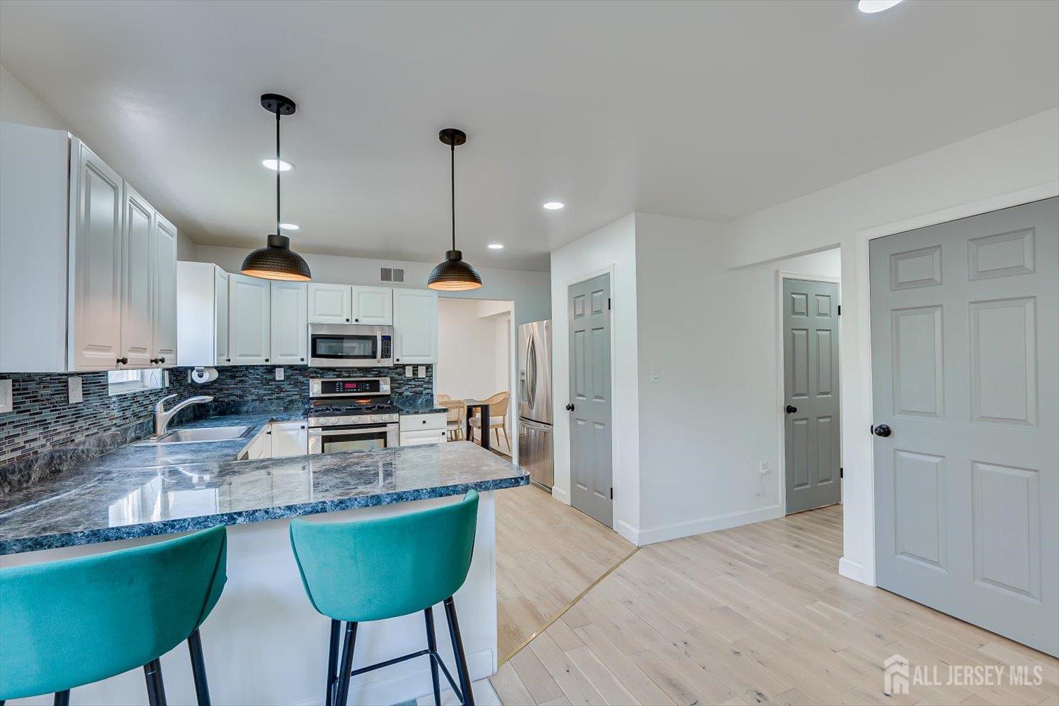 122 Dewolfe Street Edison, NJ 08817 - Photo 14 of 50