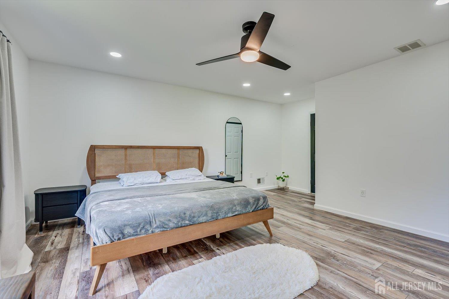 122 Dewolfe Street Edison, NJ 08817 - Photo 25 of 50