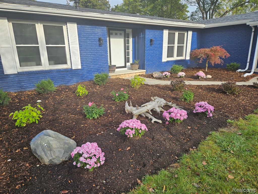6353 Perry Road Grand Blanc, MI 48439 - Photo 2 of 61