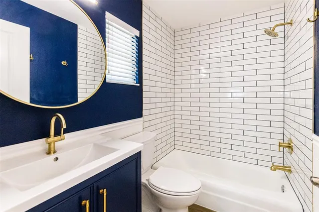 $5,000 | 1900 Benjamin Franklin Drive, Unit 3, Sarasota, FL 34236