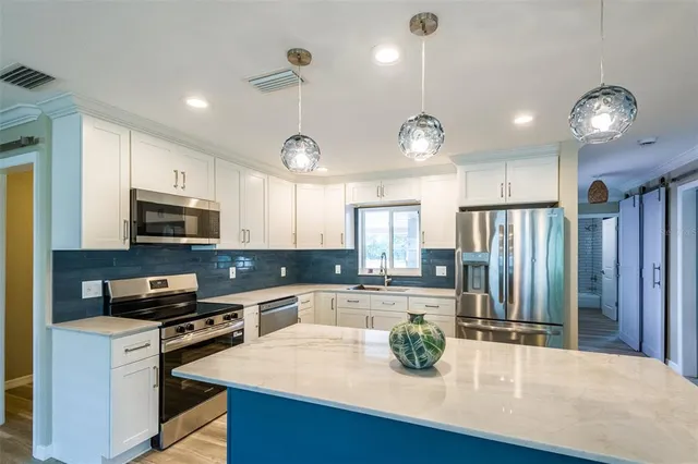 $5,000 | 1900 Benjamin Franklin Drive, Unit 3, Sarasota, FL 34236