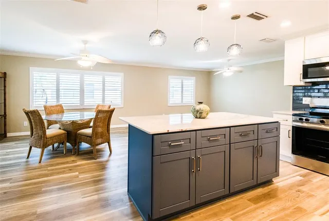 $5,000 | 1900 Benjamin Franklin Drive, Unit 3, Sarasota, FL 34236