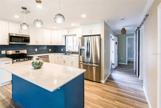 $5,000 | 1900 Benjamin Franklin Drive, Unit 3, Sarasota, FL 34236