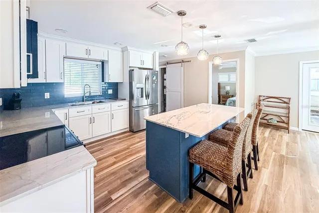 $5,000 | 1900 Benjamin Franklin Drive, Unit 3, Sarasota, FL 34236