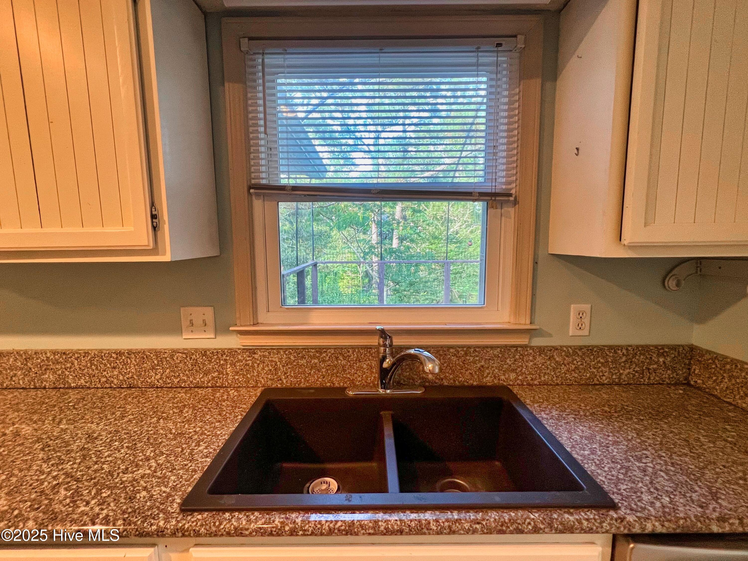318 Buccaneer Road Wilmington, NC 28409 - Photo 16 of 64 (18) Kitchen Sink