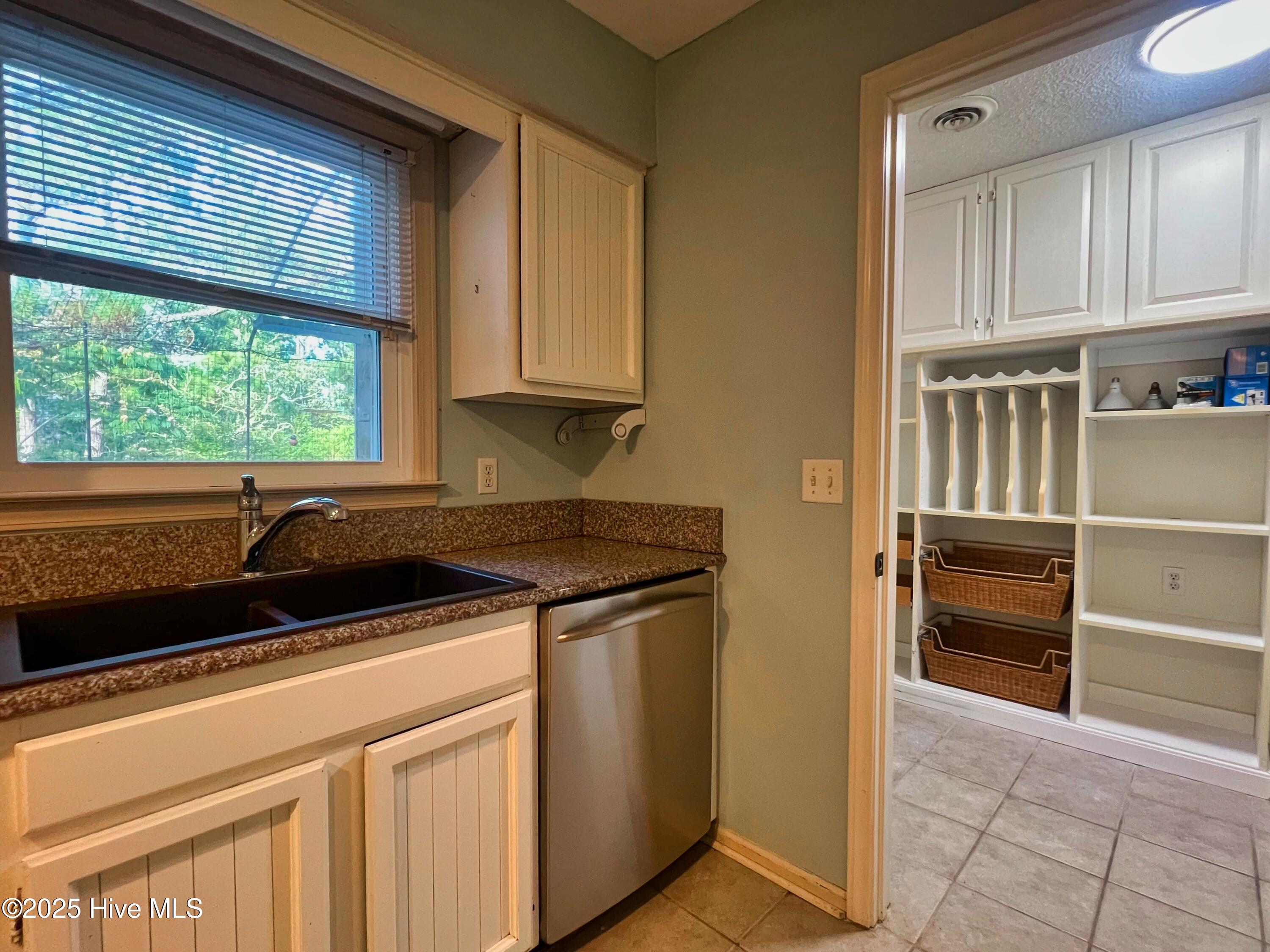 318 Buccaneer Road Wilmington, NC 28409 - Photo 17 of 64 (19) Kitchen & Laundry Room