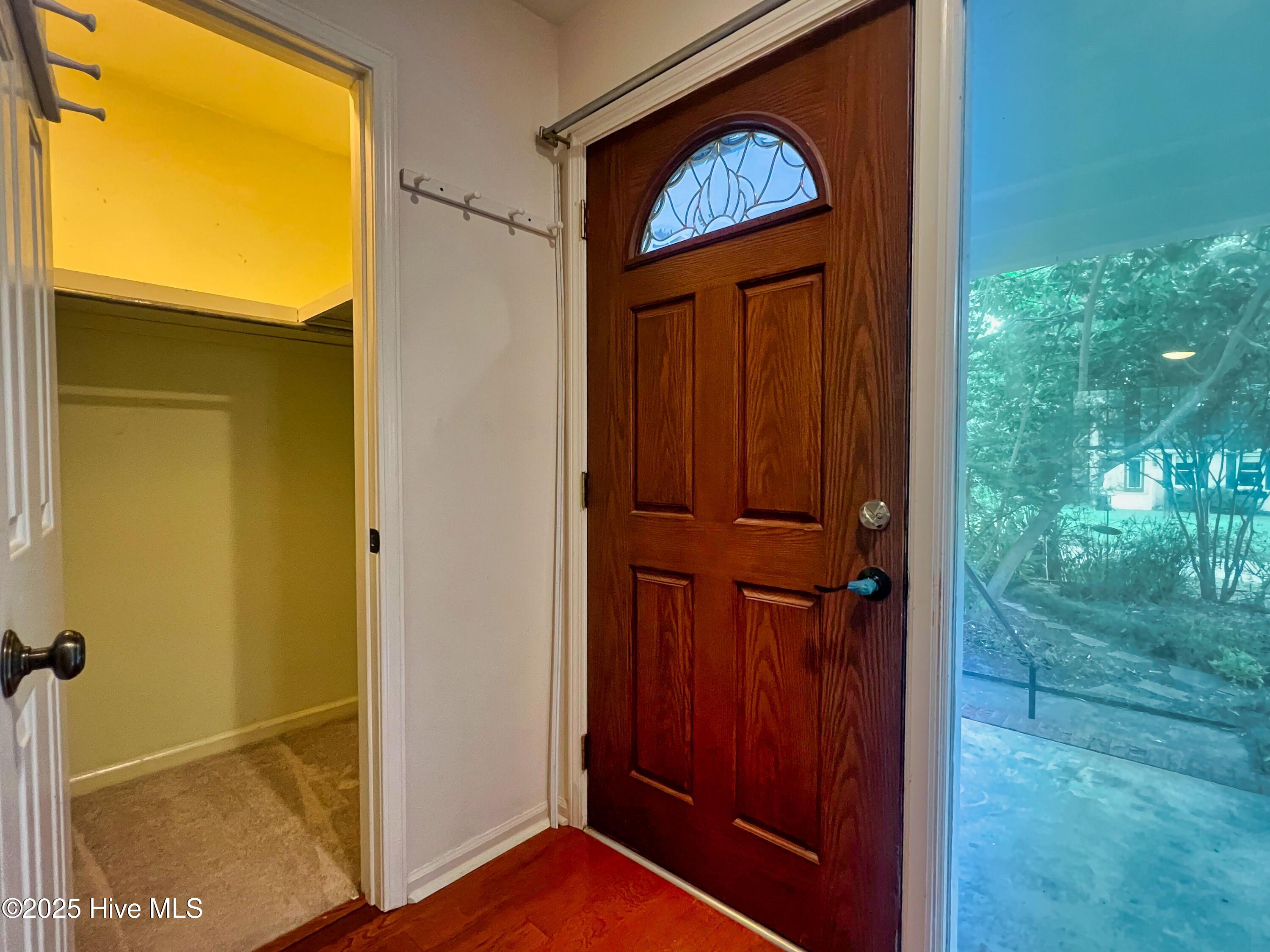 318 Buccaneer Road Wilmington, NC 28409 - Photo 5 of 64 (7) Entryway Closet