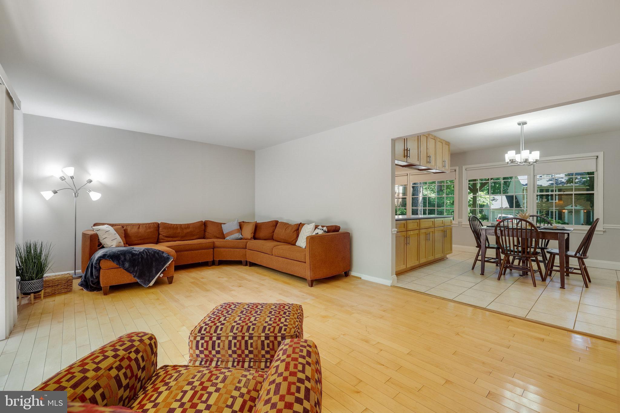 1320 Deep Run Lane Reston, VA 20190 - Photo 14 of 56 Living room
