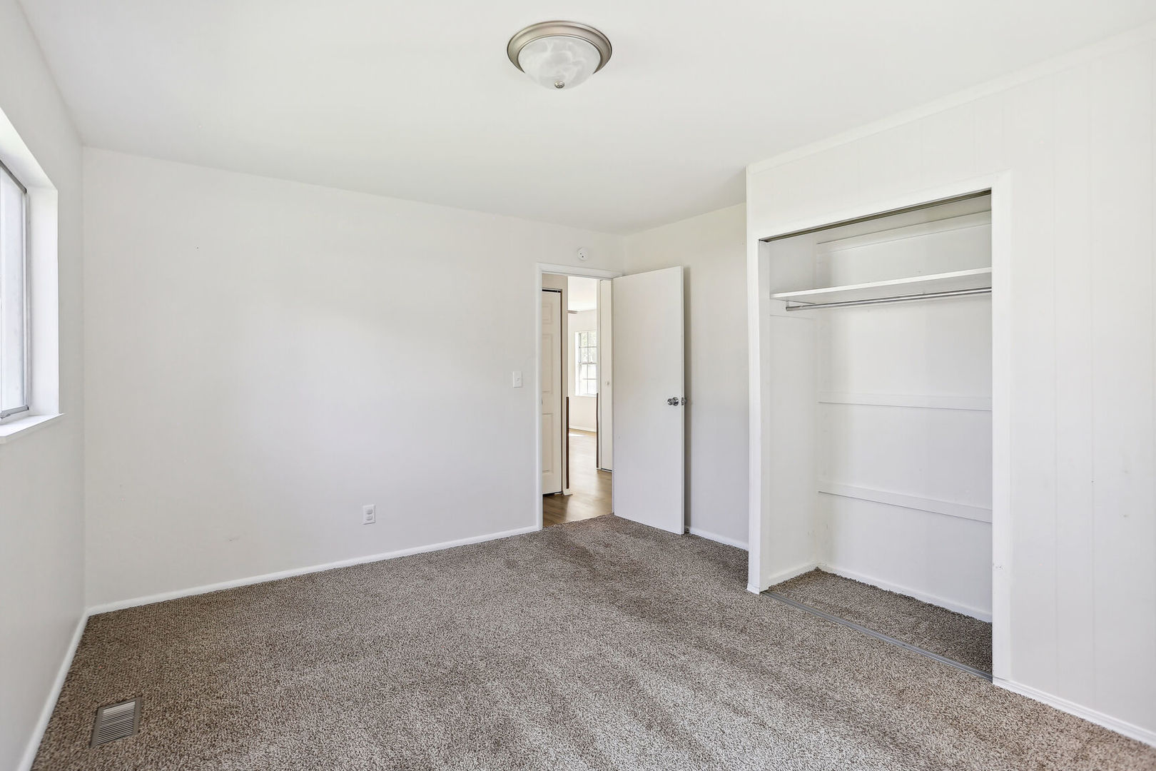 1007 Maplepark Drive Champaign, IL 61821 - Photo 12 of 23 Gallery Image 12