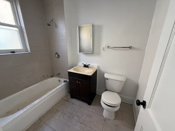 $950 | 6248 South Western Avenue, Unit 3N, Chicago, IL 60636