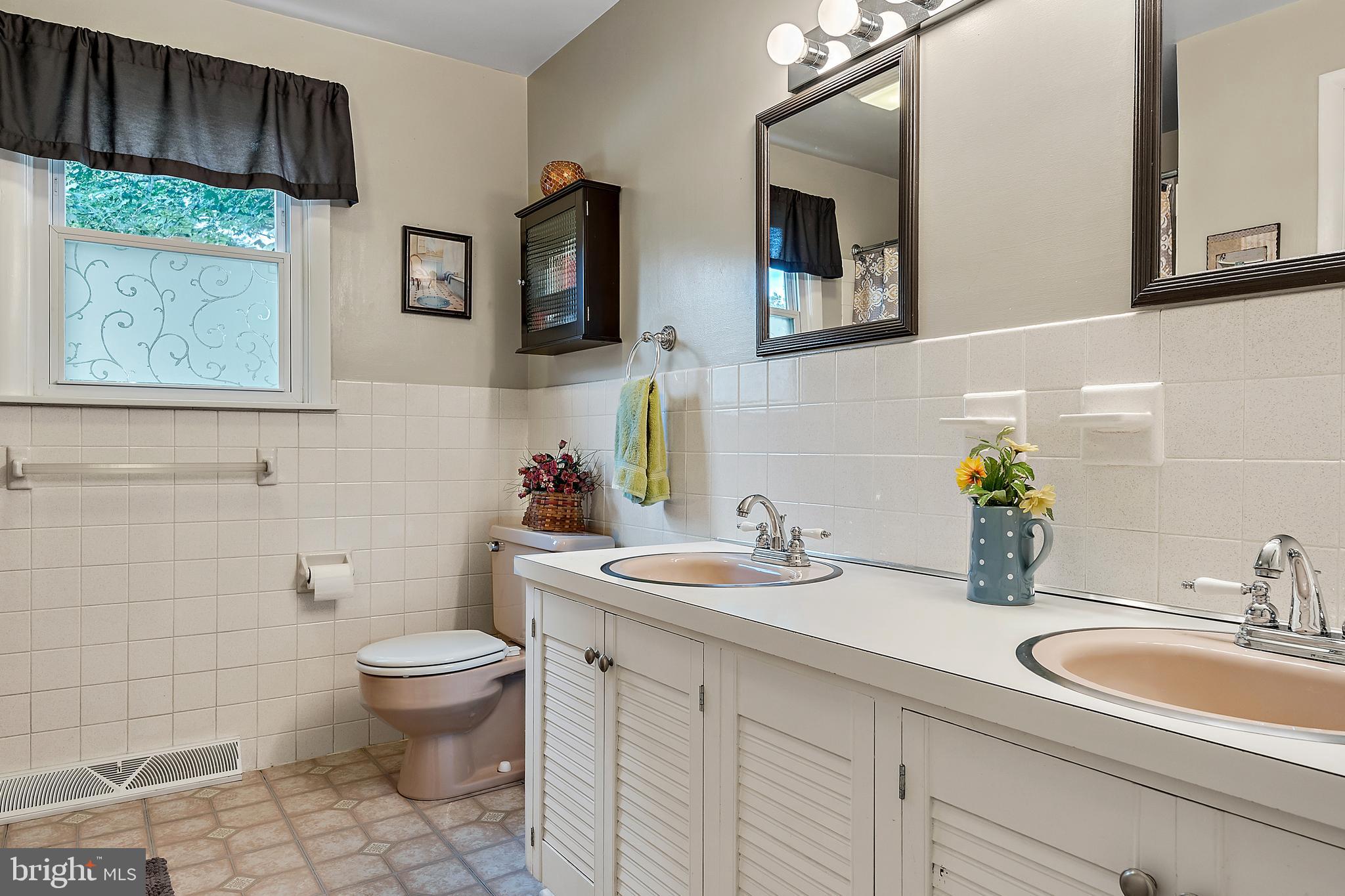 1284 Greenbriar Road York, PA 17404 - Photo 33 of 41 Gallery Image 33