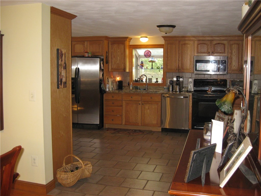 601 Hill Farm Road Coventry, RI 02816 - Photo 17 of 30