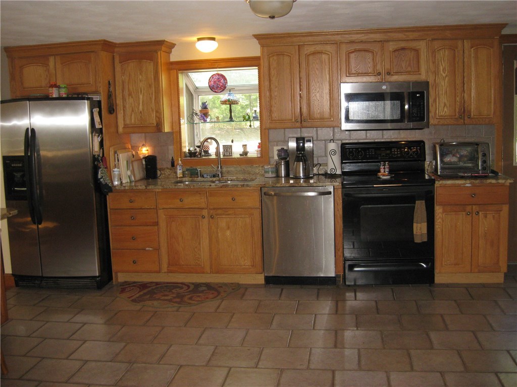 601 Hill Farm Road Coventry, RI 02816 - Photo 9 of 30