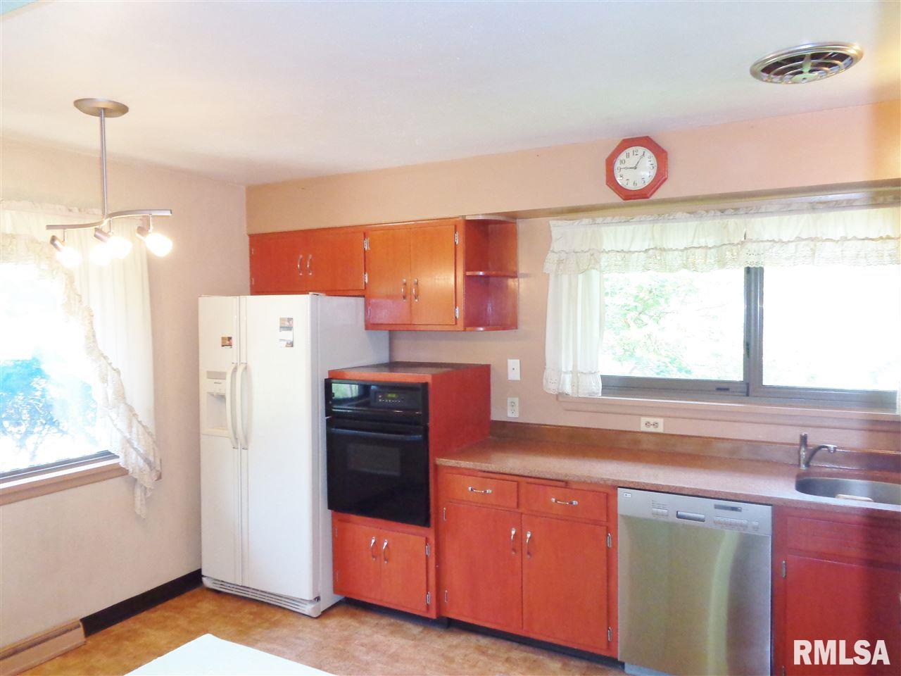 9319 North Northview Road Peoria, IL 61615 - Photo 16 of 36 Gallery Image 16