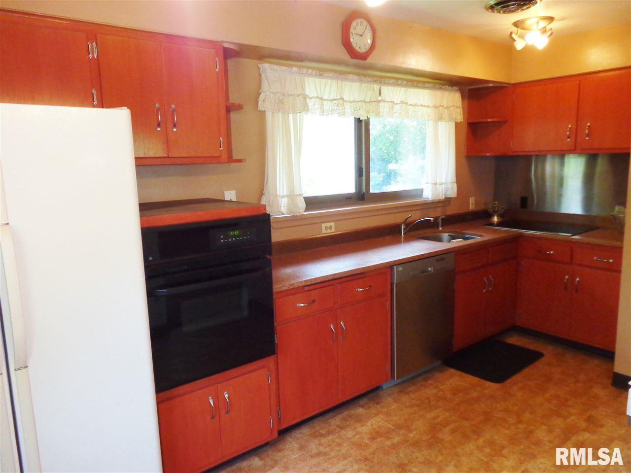9319 North Northview Road Peoria, IL 61615 - Photo 17 of 36 Gallery Image 17