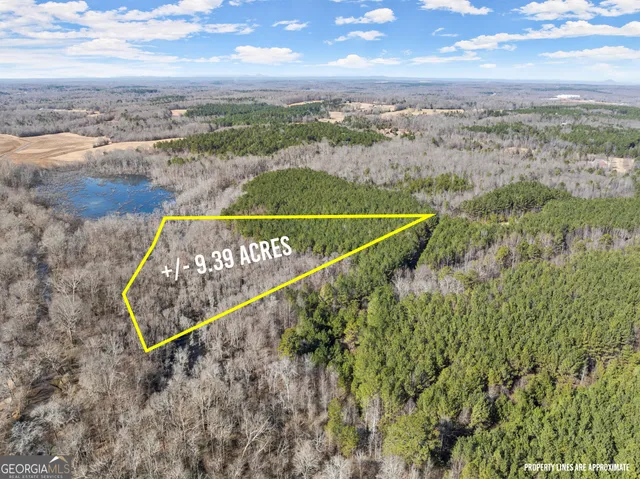 a view of a tennis court