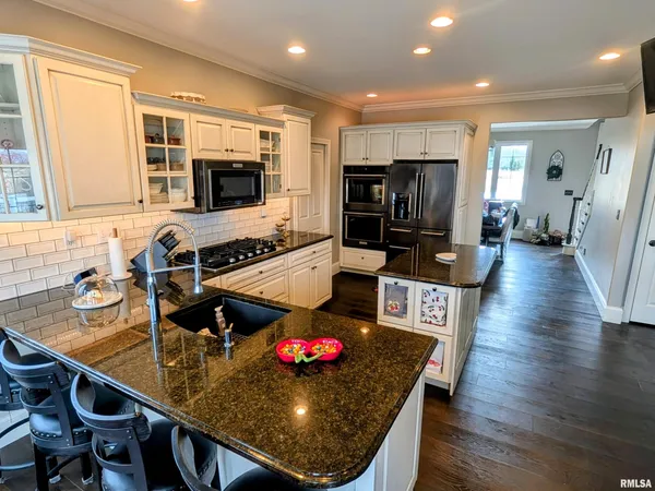 $814,500 | 703 Mayfair Court, Germantown Hills, IL 61548