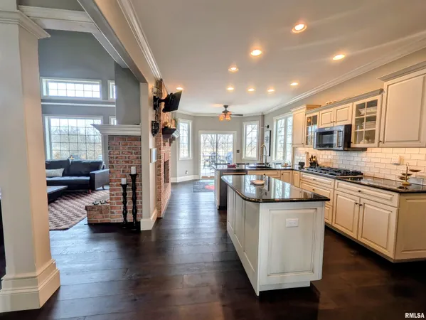 $814,500 | 703 Mayfair Court, Germantown Hills, IL 61548