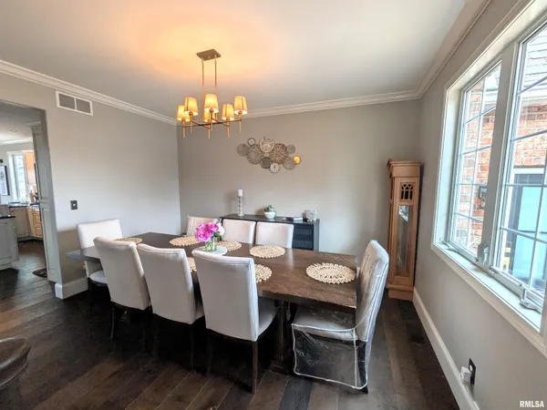 $814,500 | 703 Mayfair Court, Germantown Hills, IL 61548