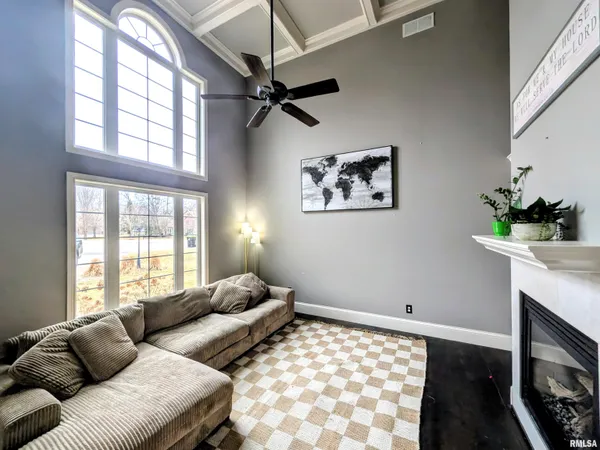 $814,500 | 703 Mayfair Court, Germantown Hills, IL 61548