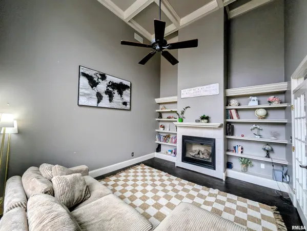 $814,500 | 703 Mayfair Court, Germantown Hills, IL 61548