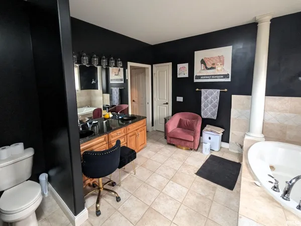 $814,500 | 703 Mayfair Court, Germantown Hills, IL 61548