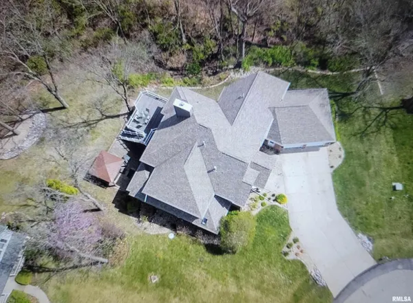 $814,500 | 703 Mayfair Court, Germantown Hills, IL 61548