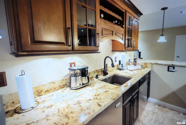 $814,500 | 703 Mayfair Court, Germantown Hills, IL 61548