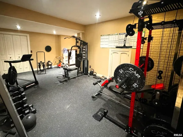 $814,500 | 703 Mayfair Court, Germantown Hills, IL 61548