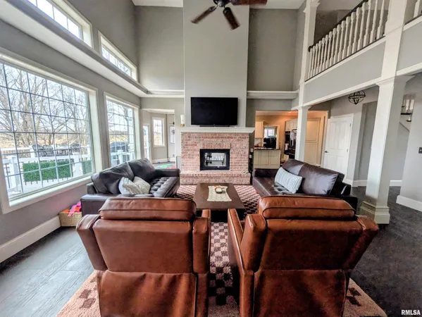 $814,500 | 703 Mayfair Court, Germantown Hills, IL 61548