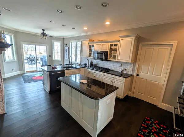 $814,500 | 703 Mayfair Court, Germantown Hills, IL 61548