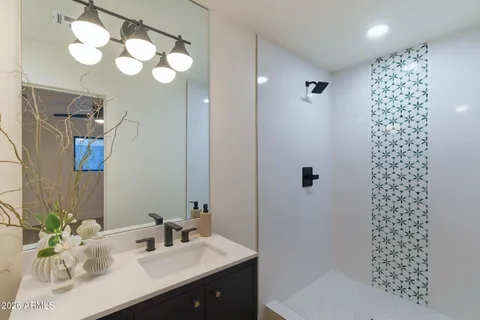 $1,299,000 | 325 West Loma Lane, Phoenix, AZ 85021