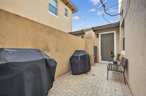 $519,500 | 14615 Southwest 14 Street, Unit 14615, Pembroke Pines, FL 33027