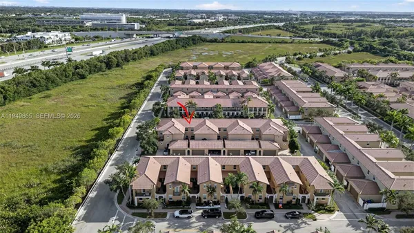 $519,500 | 14615 Southwest 14 Street, Unit 14615, Pembroke Pines, FL 33027