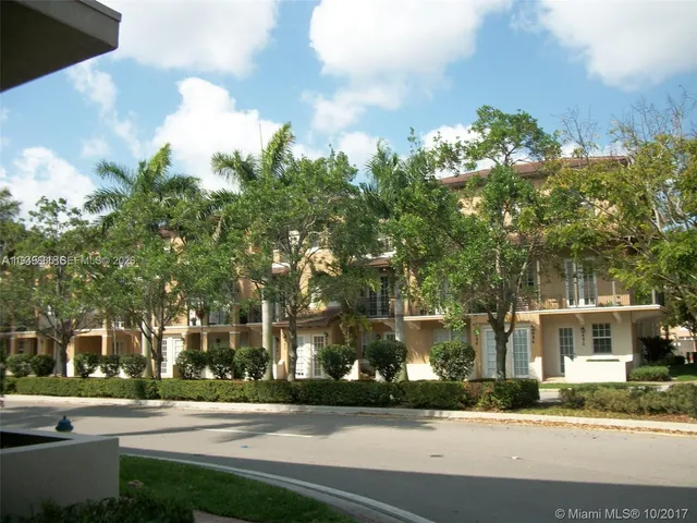 $535,000 | 14615 Southwest 14 Street, Unit 14615, Pembroke Pines, FL 33027