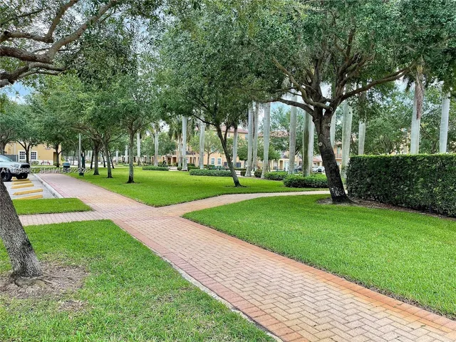 $535,000 | 14615 Southwest 14 Street, Unit 14615, Pembroke Pines, FL 33027