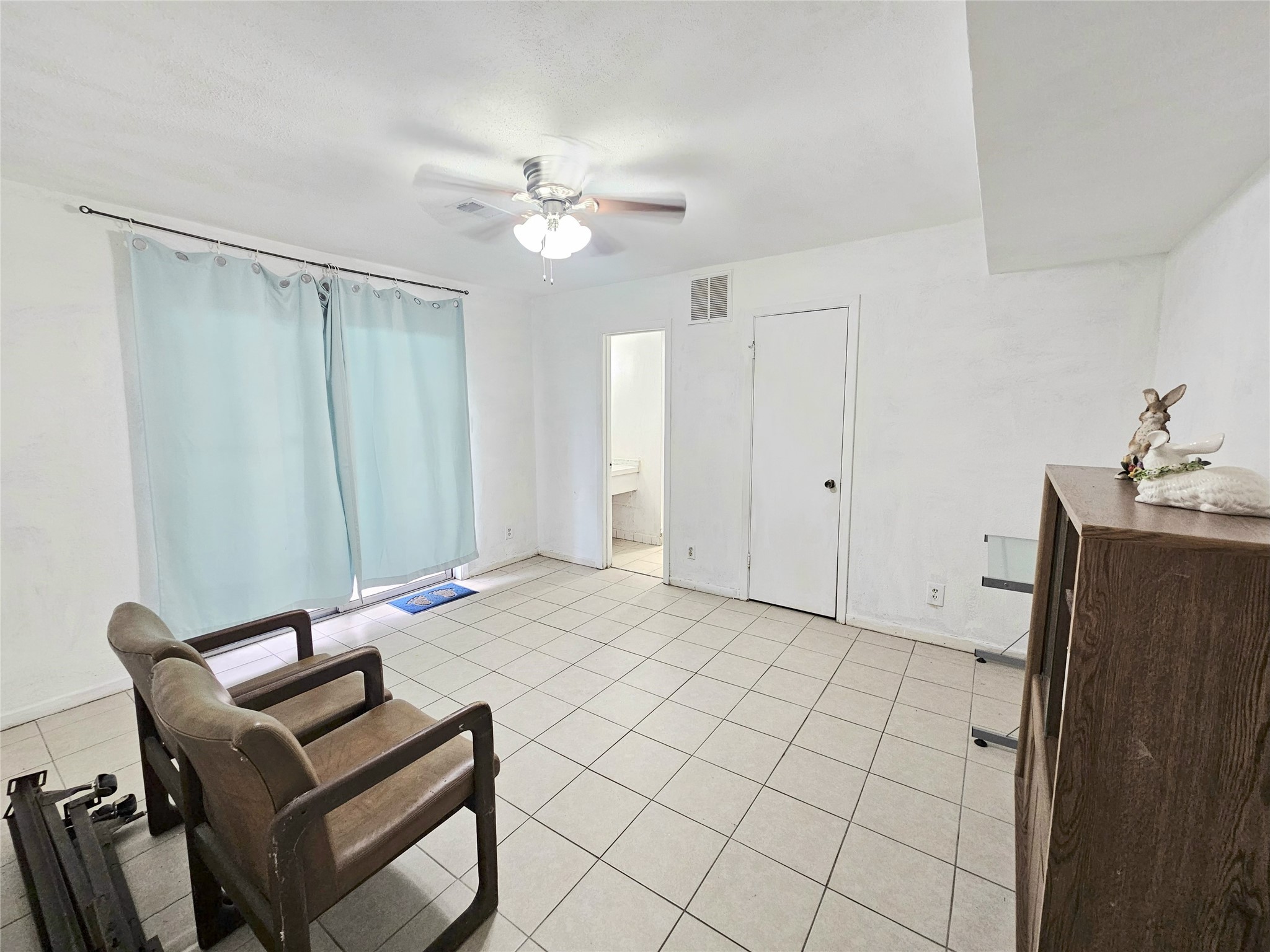 6201 Ranchester Drive, Unit 1 Houston, TX 77036 - Photo 16 of 26 a living room with furniture