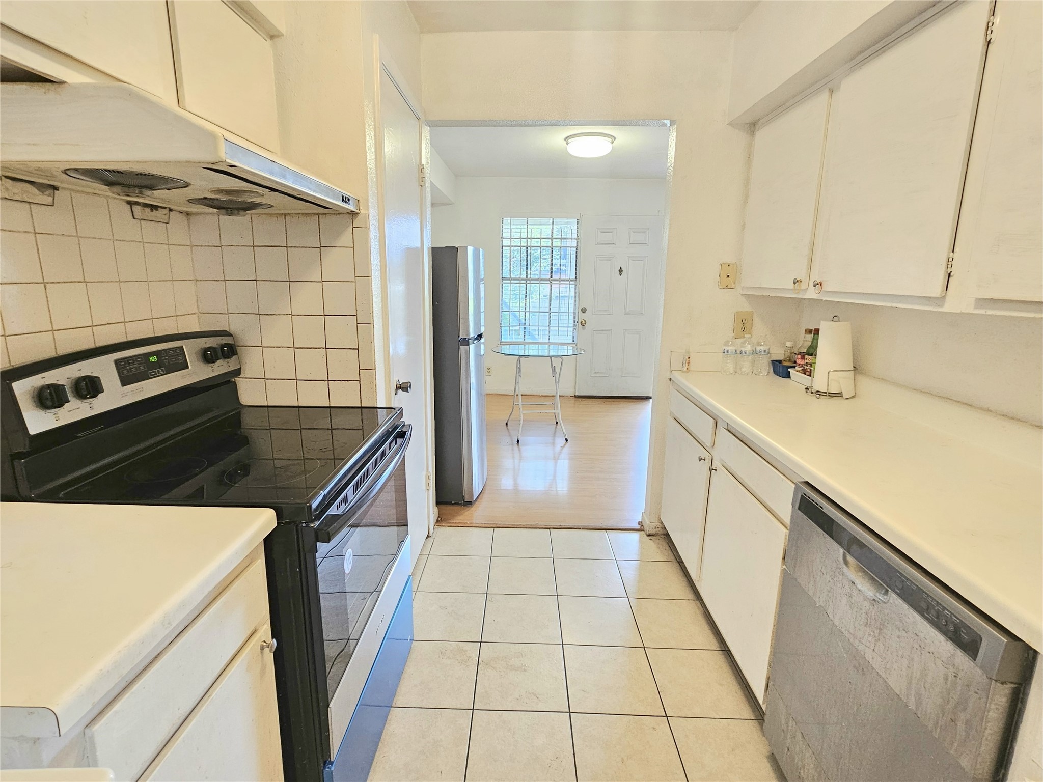 6201 Ranchester Drive, Unit 1 Houston, TX 77036 - Photo 8 of 26 a kitchen with a sink a stove and a refrigerator
