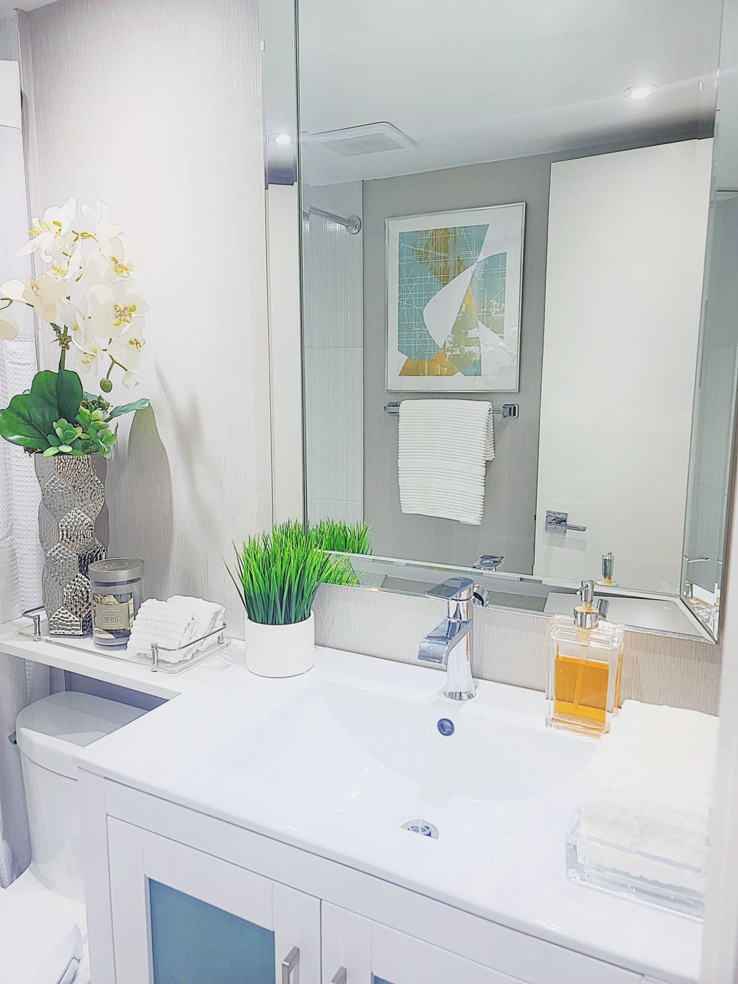 651 East Woolbright Road, Unit E204 Boynton Beach, FL 33435 - Photo 23 of 37 Guest Bathroom