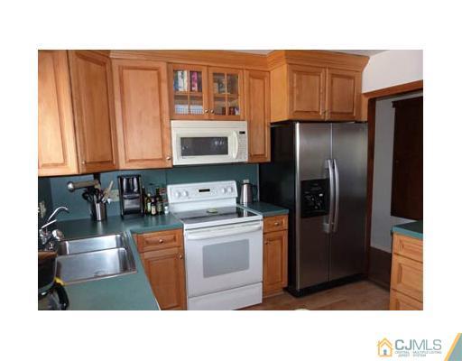 904 River Road Piscataway, NJ 08854 - Photo 3 of 20 Gallery Image 3