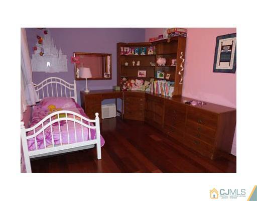 904 River Road Piscataway, NJ 08854 - Photo 4 of 20 Gallery Image 4