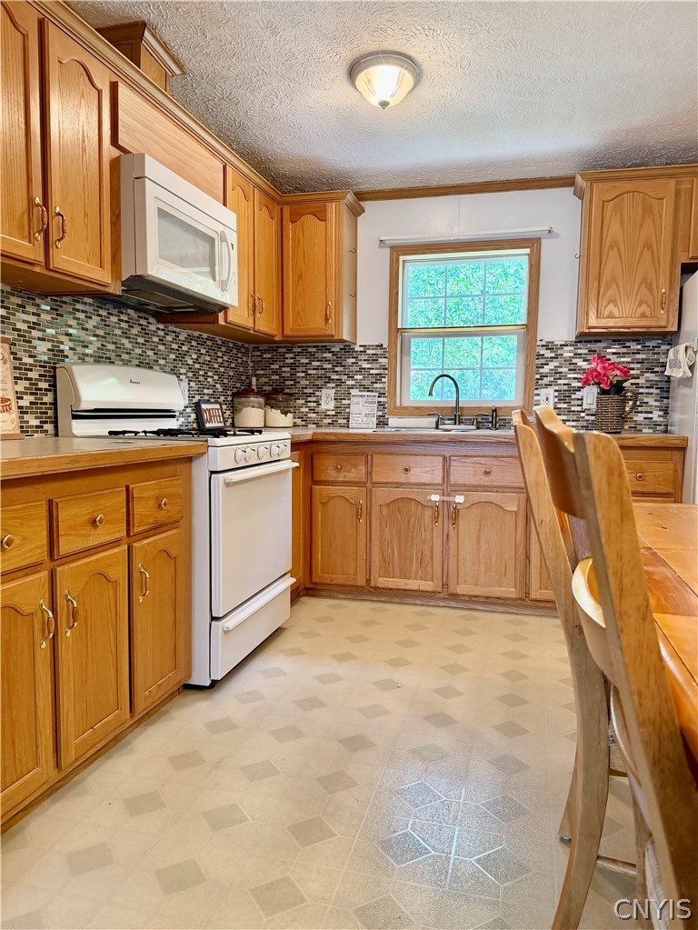 1 Roberts Road Whitesboro, NY 13492 - Photo 7 of 22